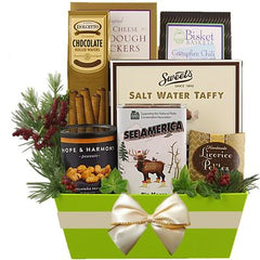 This Gift Includes:
Three Cheese Sourdough Crackers 2 oz.
Campfire Chili Fixin’s (8 Servings)
Dolcetto Chocolate Pastry .9 oz.
Chocolate Chiffon Salt Water Taffy 2 oz.
Jalapeno Peanuts 4.9 oz.
Big Moose Chocolate Cocoa Mix 8 oz.
Licorice Petites 1.4 oz.
Green Tray Container
Gift Size 7.25” x 9.25” x 12”
Dim Weight: 12 lbs (11" x 11" x 13")