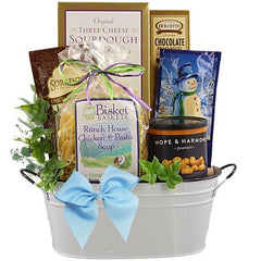 This Gift Includes:
Three Cheese Sourdough Crackers 2 oz.
Dolcetto Chocolate Pastry .9 oz.
Sorrento Chocolate Truffle Cocoa Packet
Belgian White Hot Chocolate Single Serving
Country Collection Ranch House Chicken ‘n Pasta Soup (8 Servings)
Jalapeno Peanuts 4.9 oz.
Reusable Oval Tin Tub
Gift Size 9" x 5" x 12"
Dim Wt: 11 lbs. (13x13x9)