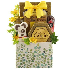 This Gift Includes:
For The Owner:
Butterscotch Candies by Primrose Hill Confections 3 oz.
Rocky Mountain Double Stuffed Queen Olives 5 oz.
Three Pepper Blend Water Crackers 2 oz.
Garlic Beef Sausage Chub 5 oz.
Brie Creamy Cheese Spread 3.5 oz.
For The Dog:
Bakery Fresh Hand Iced Gourmet Dog Biscuit
Box Container
Gift Size 7” x 4” x 12”
Dim Wt: 6 lbs (13x9x7)